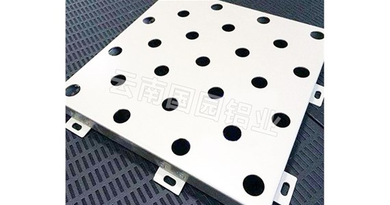 冲孔铝单板的不同尺寸、厚度和孔洞设计有着什么样的讲究？