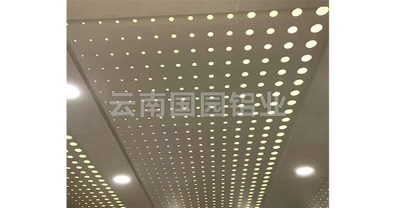 冲孔铝单板在幕墙设计中的作用是什么？